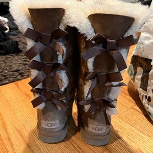 UGG Bailey Bow Tall size 6.